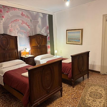 Lions Venice Guest House Bagian luar foto