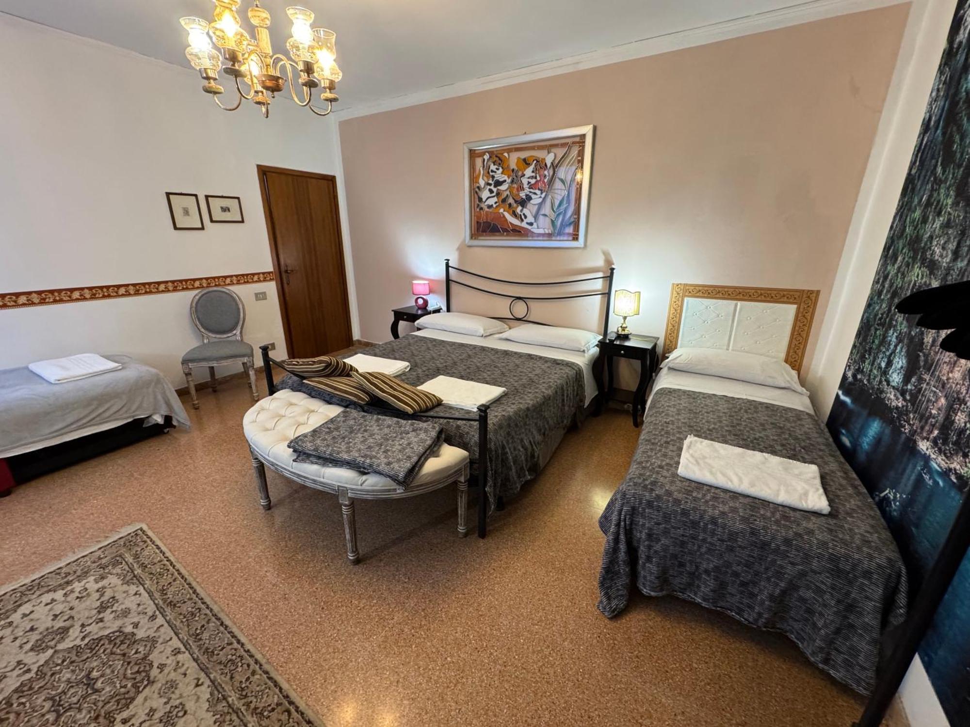 Lions Venice Guest House Bagian luar foto